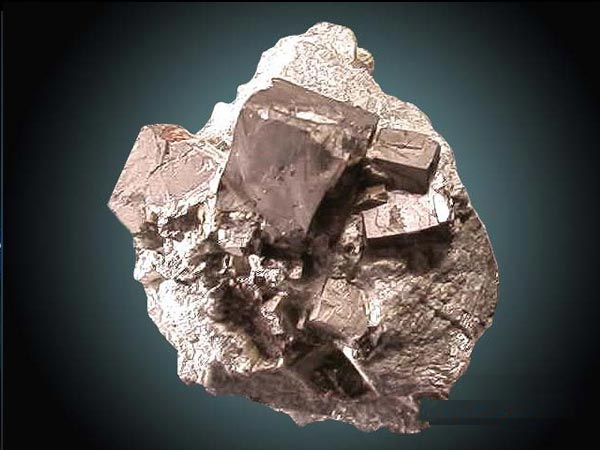 钴矿石与金属矿石 从矿产资源到工业应用